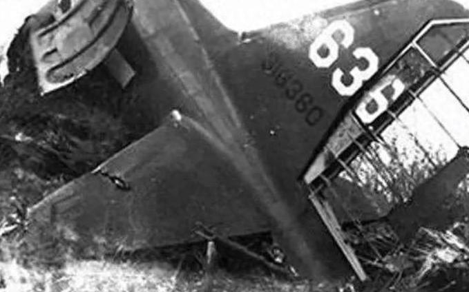 1946年4月8日，一架C-47运输机在山西兴县黑茶山撞山坠毁，叶挺、王若飞、博