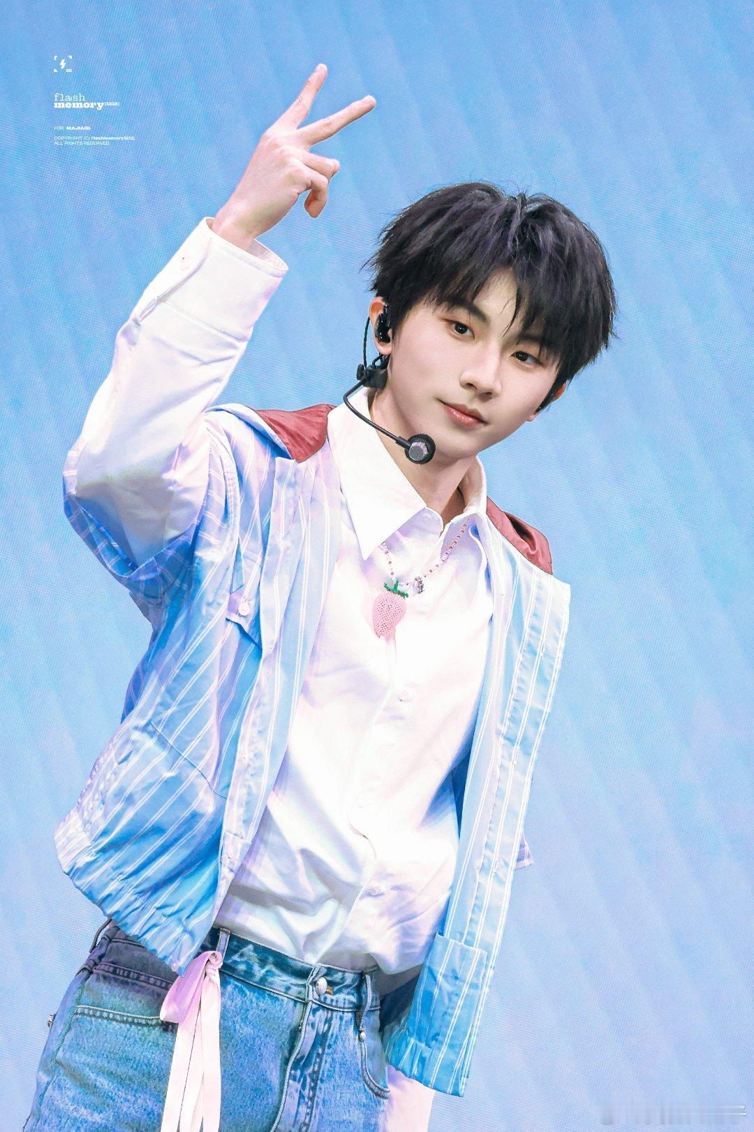 时代少年团侧颜轮廓太优越时代少年团侧颜线条直击心巴 看他们侧脸真是一种享受，眉峰