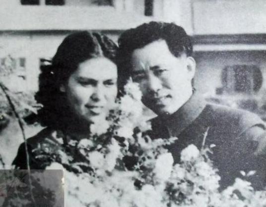 1939年秋天，去苏联学习的刘亚楼，从战友口中得知，自己在延安的妻子凌漪竟然和一