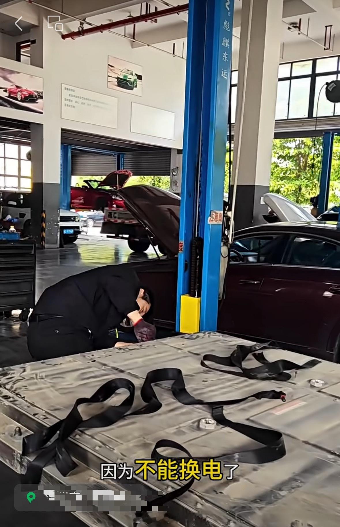 刷到一条一家汽修厂给一台“不能换电”的ES8人工升级大电池的视频…至于为什么不能