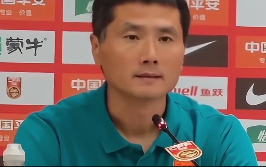 其实挺同情卲佳一的，主教练责任很大，但不是每场输球都是主教练背锅，他也不是事事都