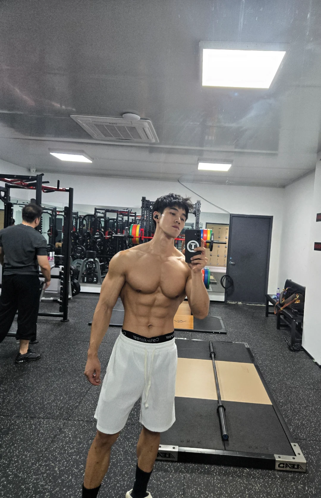 祝你们明天拥有肌肉男