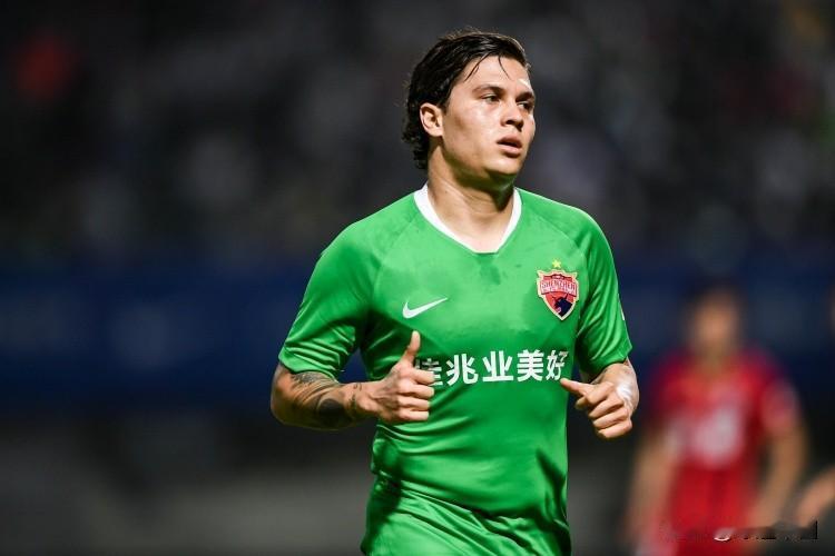 本届世界杯代表哥伦比亚出战的金特罗，早年曾作为天价外援效力深圳队，离队后外媒采访