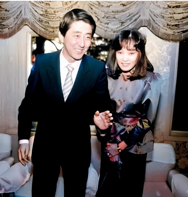 1987年结婚，2022年遇刺，安倍晋三和妻子33年的婚姻是真爱吗？ 松崎昭惠出