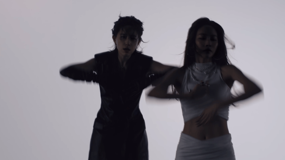 李斯丹妮mv女主角是王霏霏李斯丹妮王霏霏烟花下热舞官方发糖最致命！王霏霏出演李斯