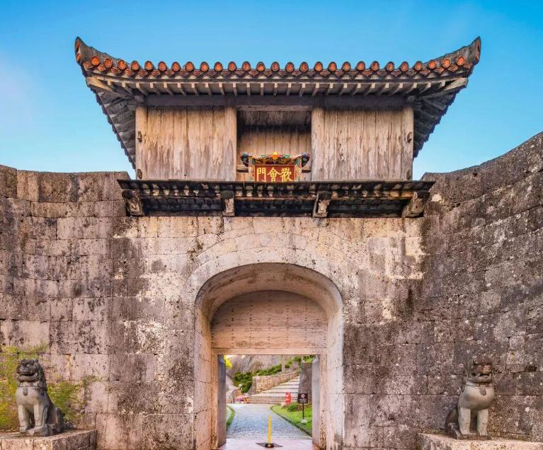 掩耳盗铃！
美日想抢琉球！


钥匙还在别人手里，
就想着把房子卖了。
说的就是