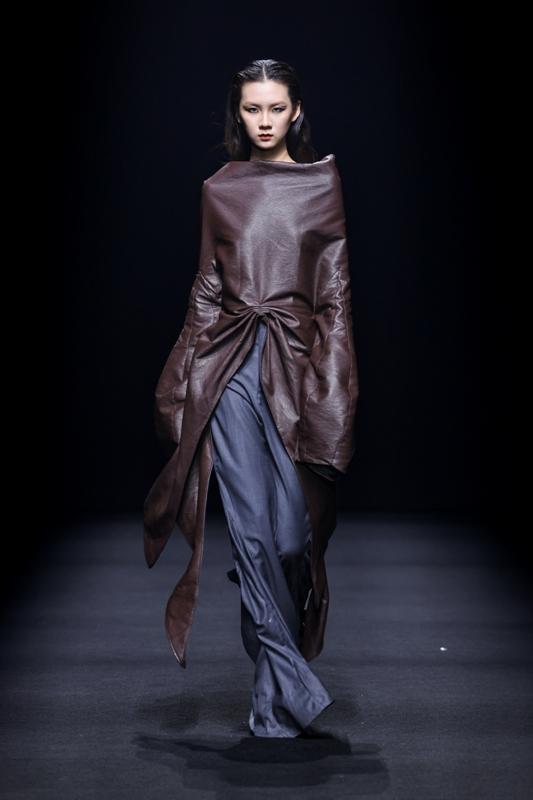 悟萧·徐婷2026春季中国国际时装周"川行与纪"大秀，是一场将天地自然与东方智慧