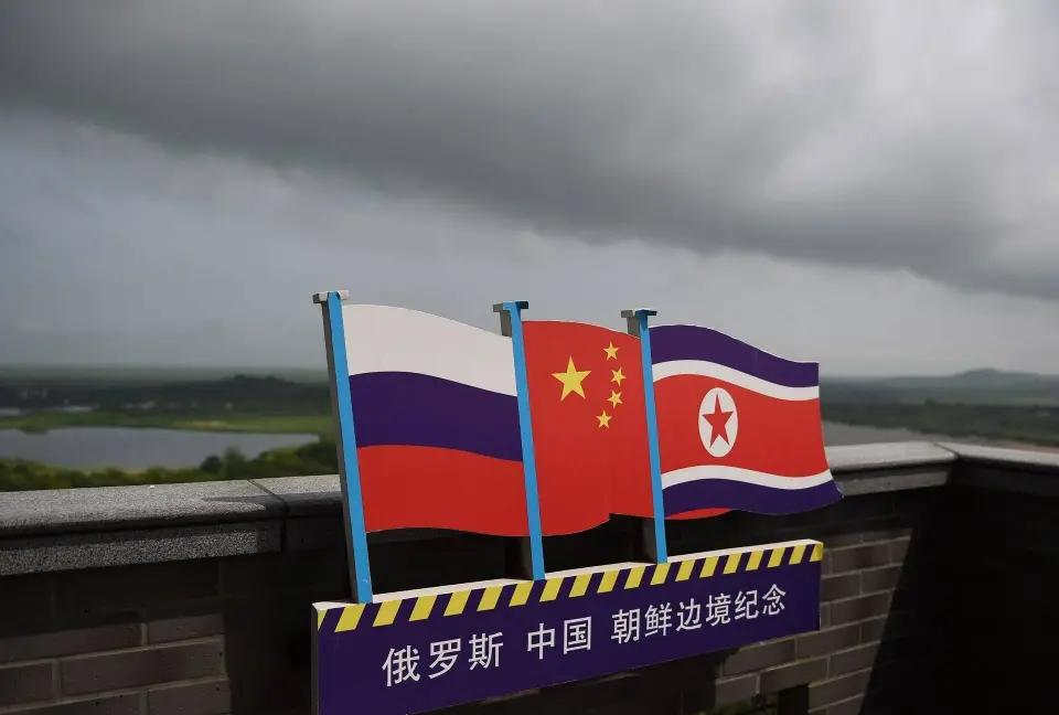 1亿美元砸一座桥，撑死一年跑1.5亿的货，这买卖放菜市场都得被骂冤大头，可人家俄