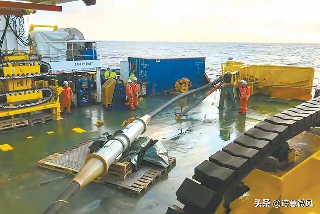 美军航母再遭伊朗无人机暴击！特朗普狂言要