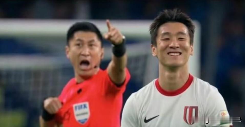 马宁何时才能世界杯首秀啊！等不及了。法国队3-1塞内加尔的比赛，澳大利亚裁判法加