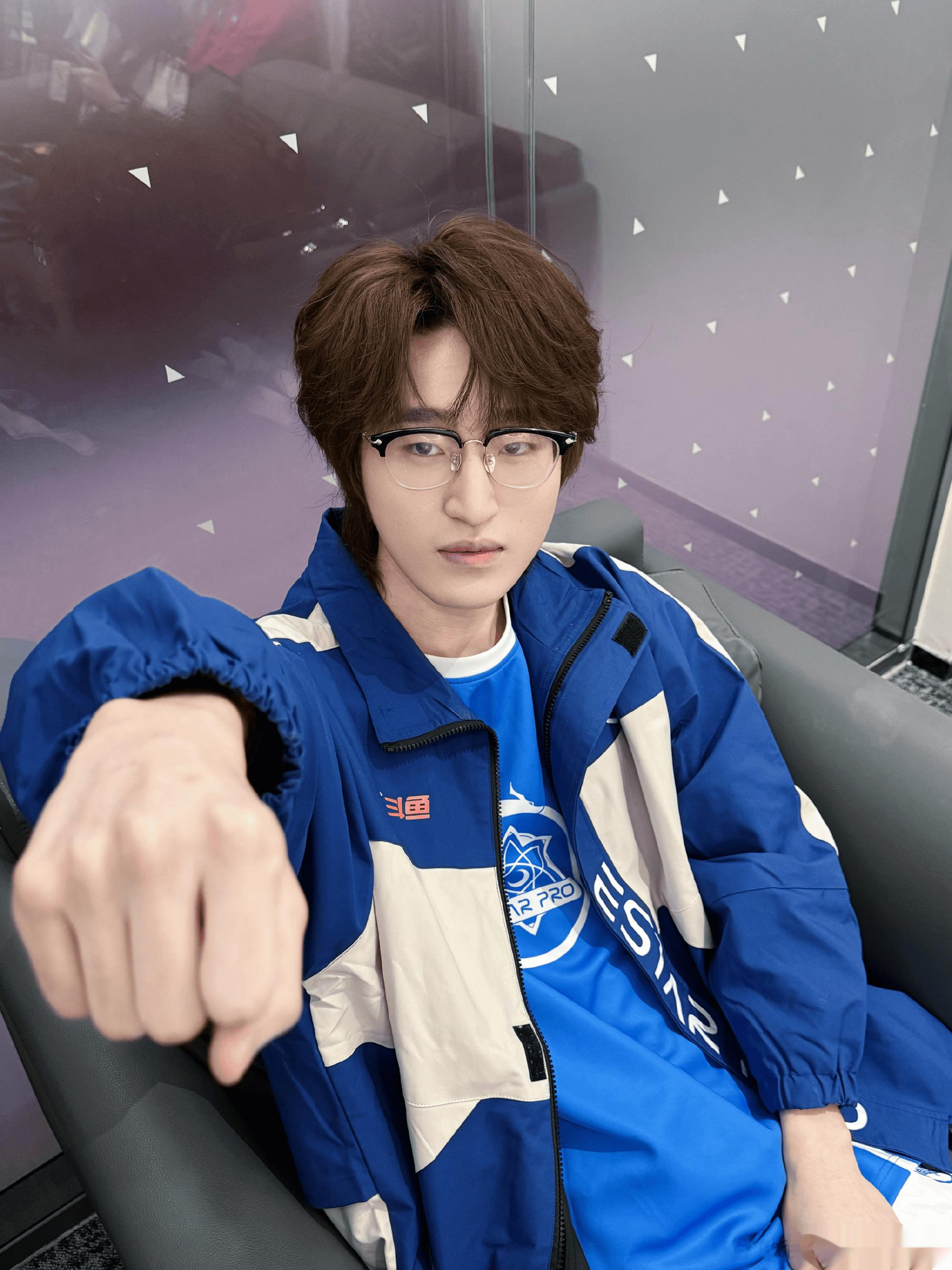 紫渊发文回应“私联”：我和我女朋友是通过正常途径认识的