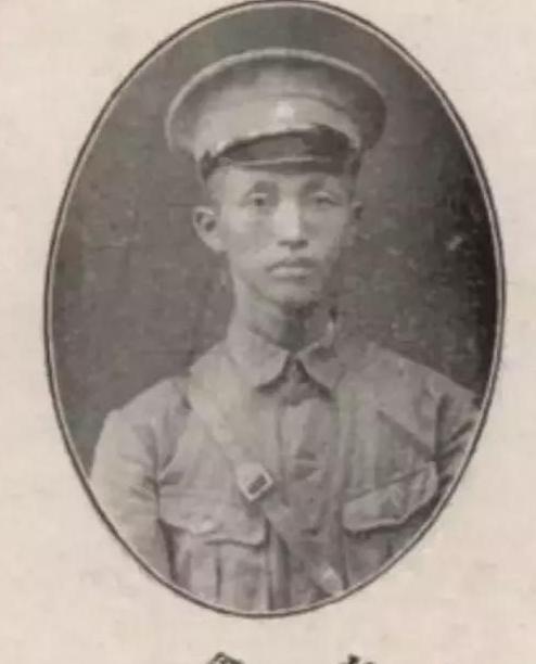 “抓到他，无论生死。”1929年，周恩来对陈赓咬牙切齿地说道。

几天后，一场由