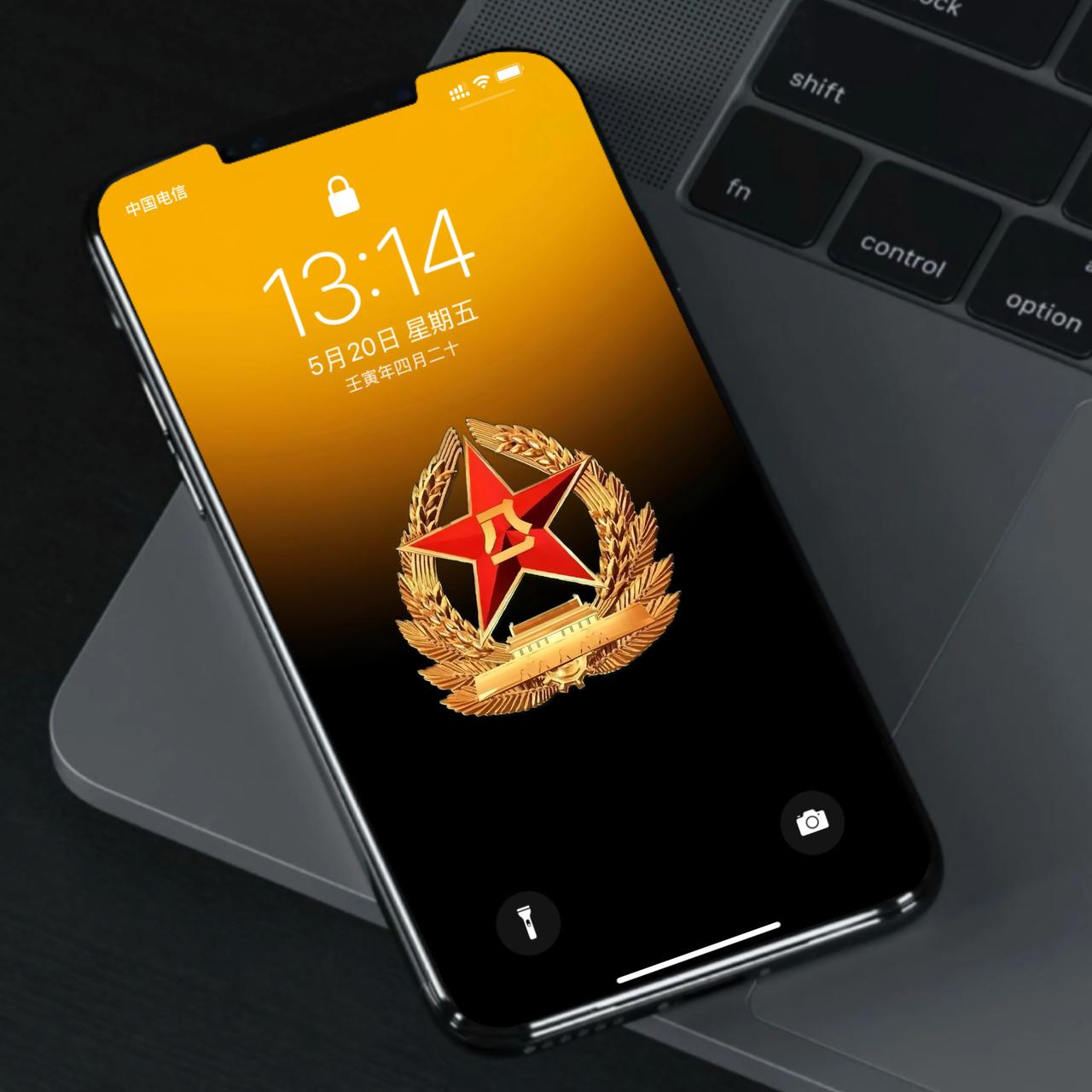 壁纸：八一 敬礼