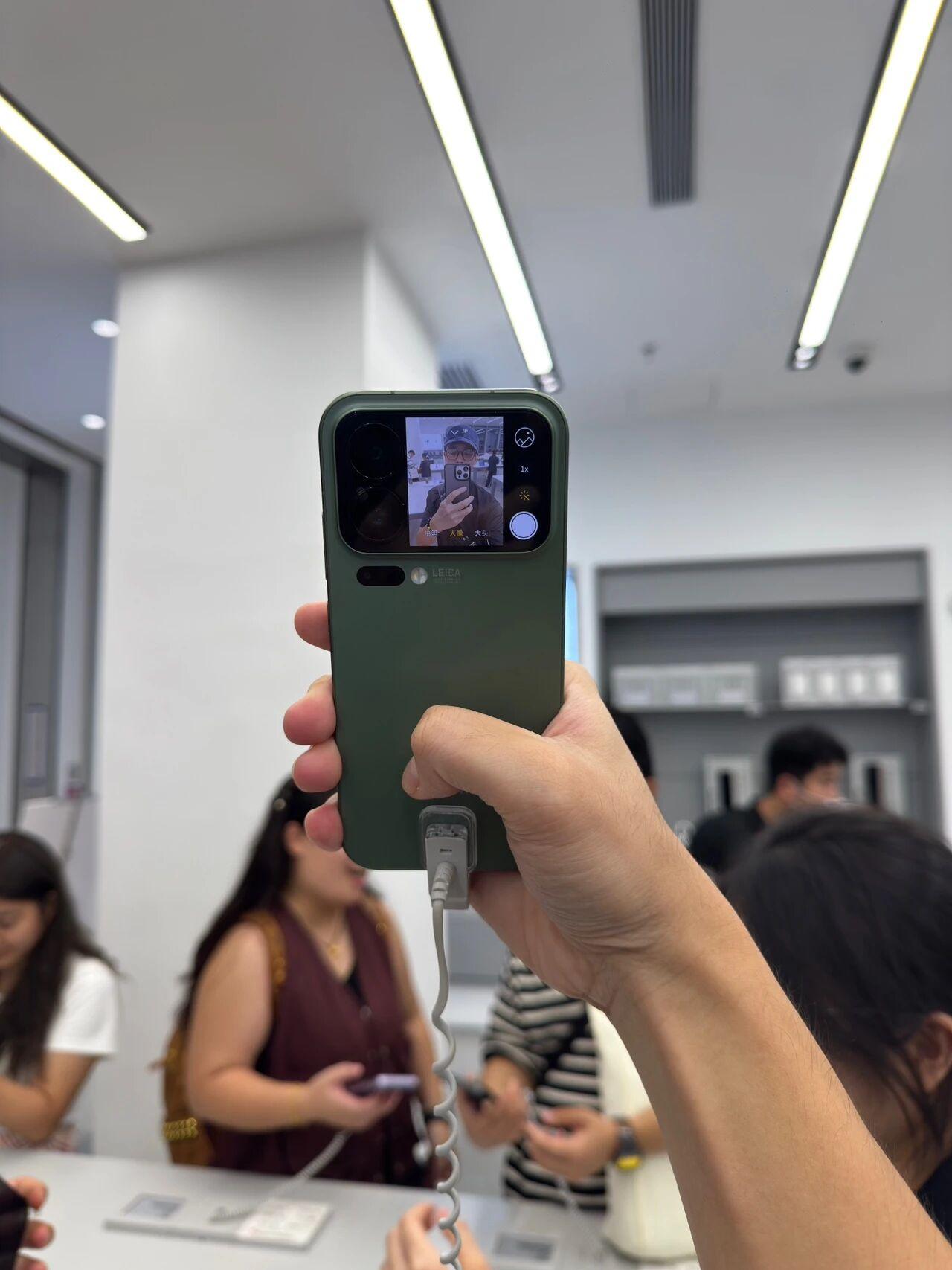 要买起码得上Pro Max小米17系列今天开售
不得不说
小米数字系列的手感越来