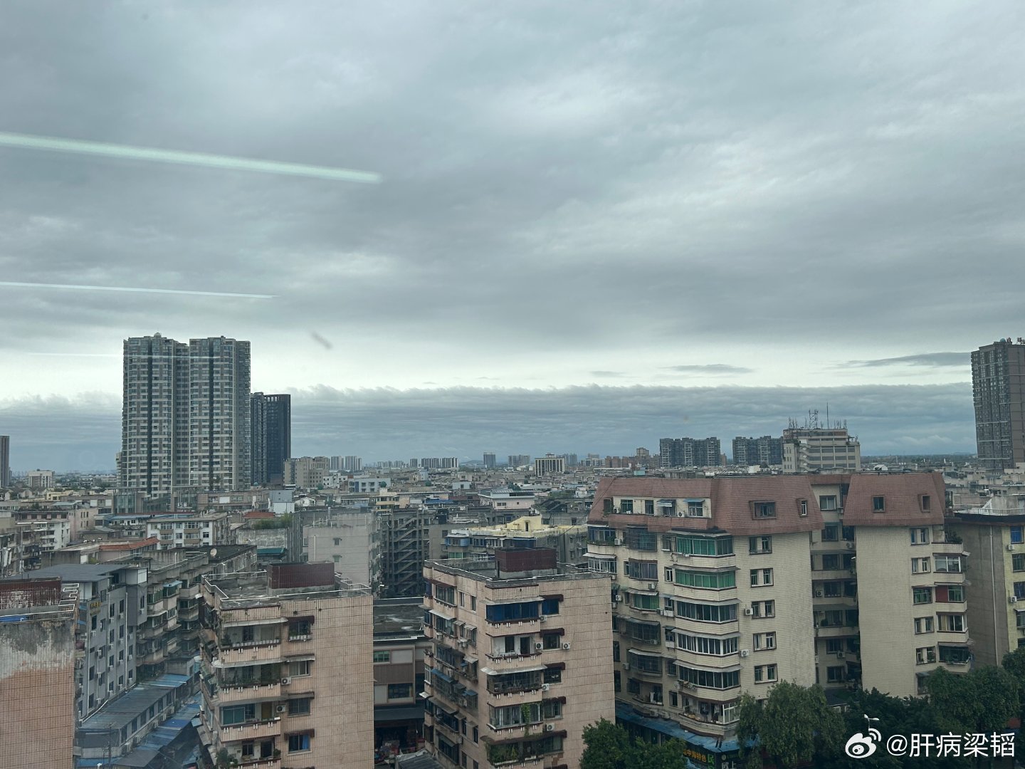 连续两天中午都忙到没有吃中午饭，再加上没有吃早餐的习惯，基本上可以做到轻断食了，