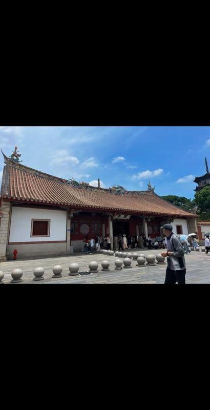 福建泉州惠安县一男子表示，他去营业厅要注销亡父手机号，却被多次拒绝，他无奈的表示