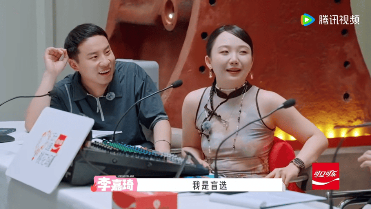 彭冠英发怒拍桌不录了🎤650采访氛围感拉满，被调侃后假装罢工摆烂，秒切换温柔笑