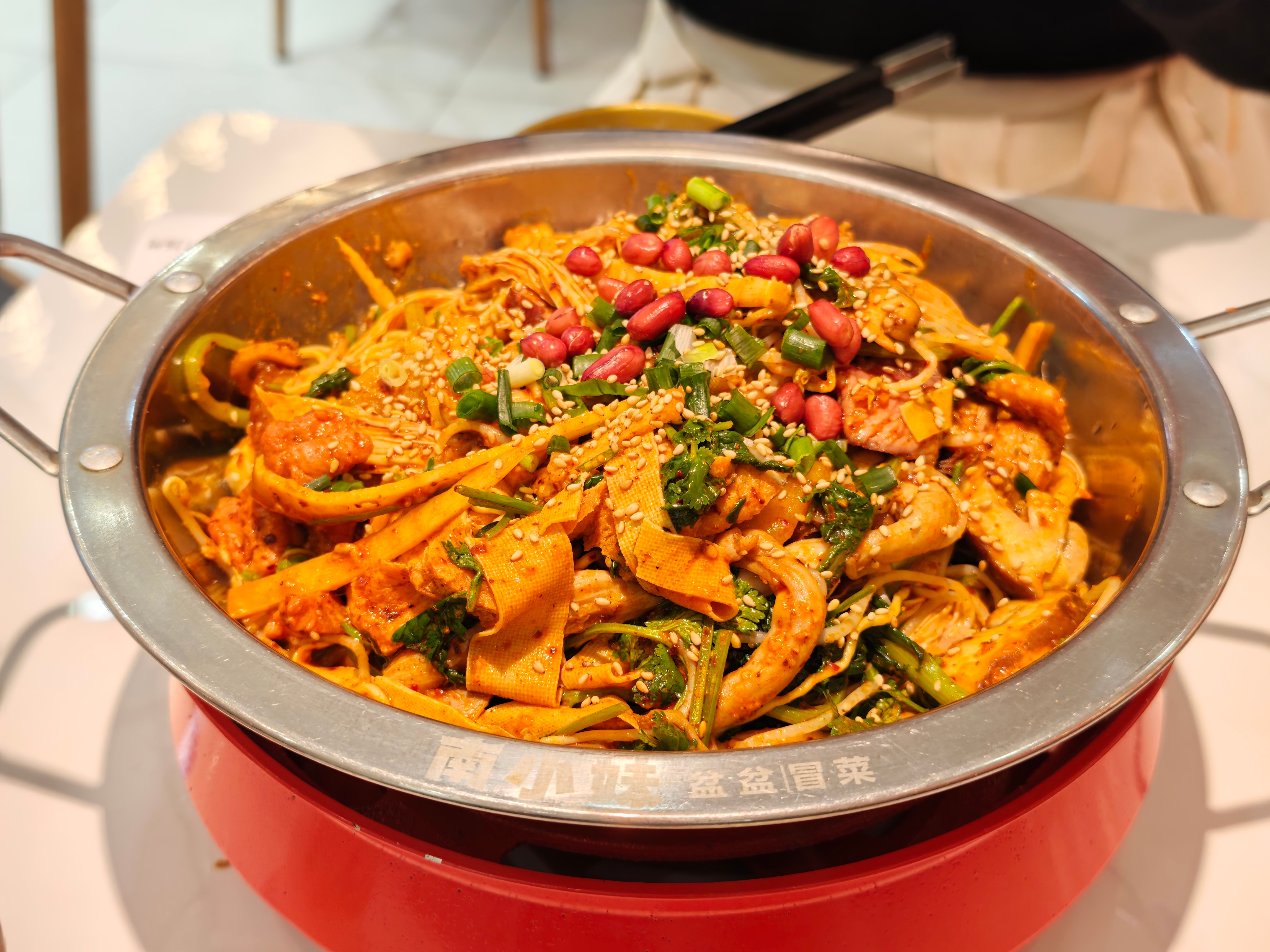 收摊儿吃饭，感觉现在餐厅用米家的电饭煲已经变成标配了，每次遇到我都会多吃半碗。 