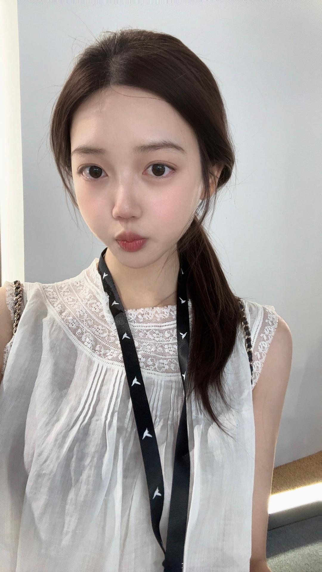 又到了最爱的针织季！我的生活中不能没有针织哈哈哈哈 经常会把脸埋进一堆毛衣里猛吸