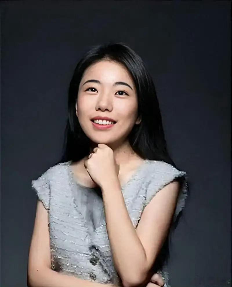 蒋方舟道歉蒋方舟论文事件出现惊人反转。人大周一宣布根据新线索调查后，撤销蒋方舟的