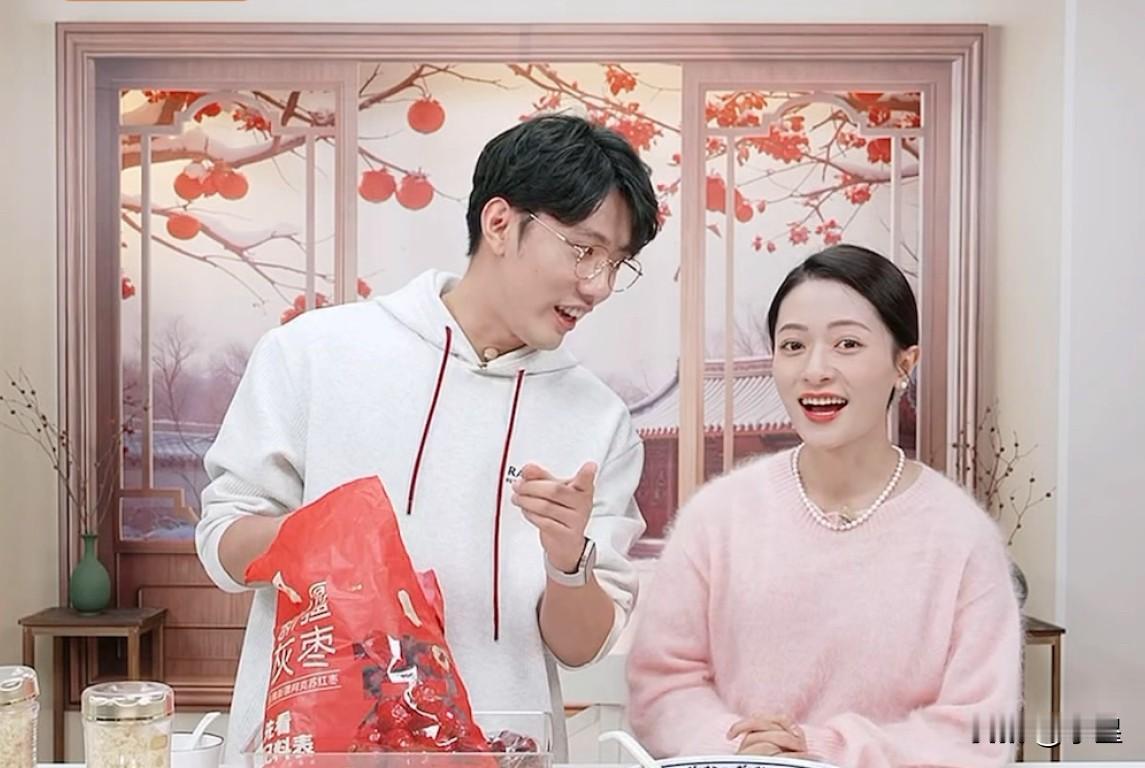 古灵精怪的安安
在大直男鹏鹏这里
碰了一鼻子灰[笑哭]

晚上8点交接班
安安晚