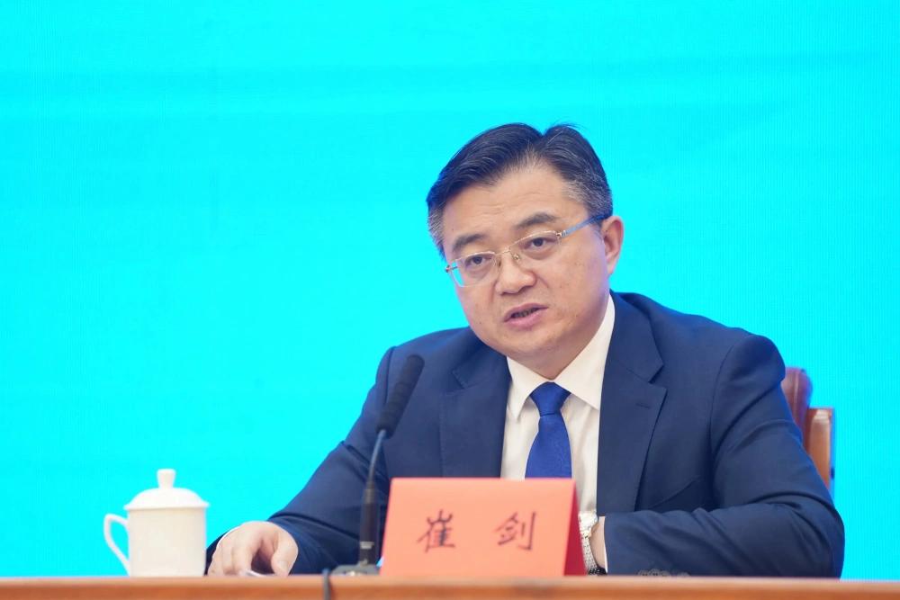 谁有机会出任中国羽协主席？
结合现有公开信息与行业惯例，目前几类潜在人选方向清晰