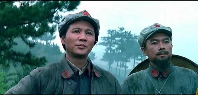 这位神似毛主席的演员就是古月，因为在众多影视剧当中出演“毛主席”一角而被大家所熟