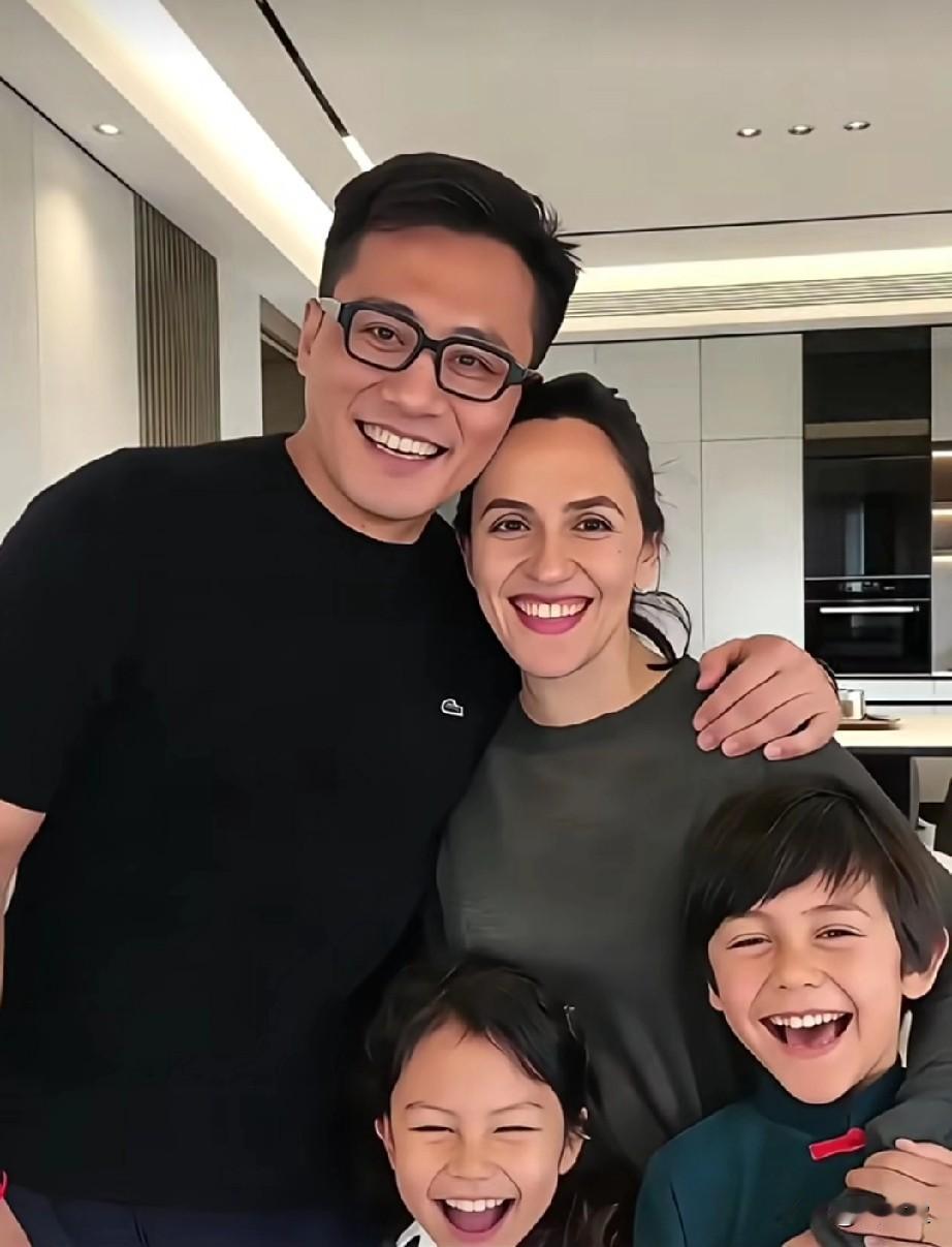 刘烨与安娜跨国婚姻里，
产房共渡生死关，文化差异下更显相守可贵。承诺一生的爱，在