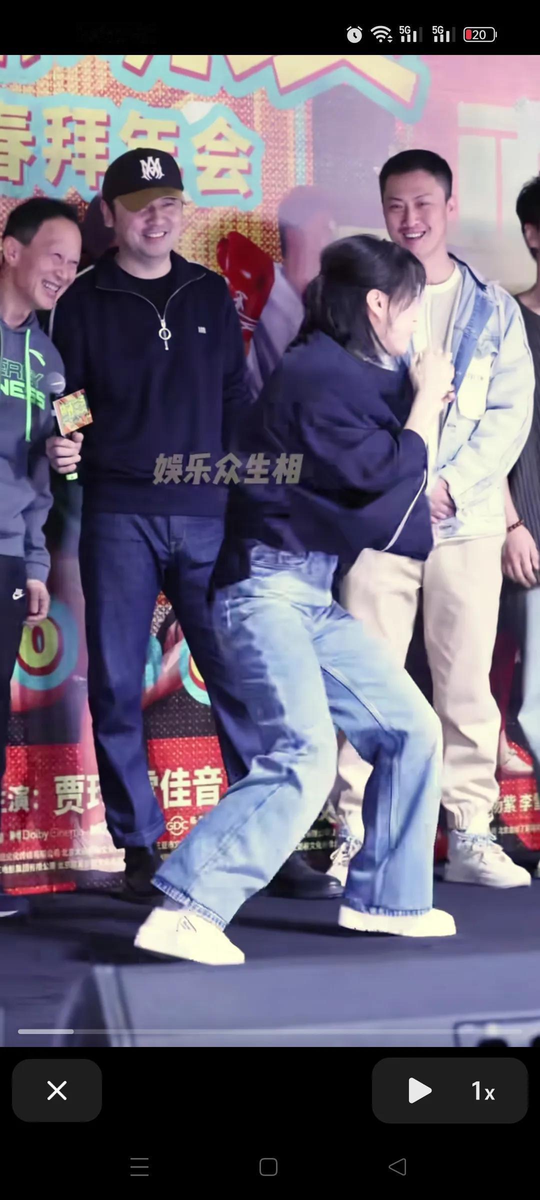 听说贾玲和言承旭在一起了，是真的吗？
贾玲终于有绯闻了 希望是真的
她才配那句轻