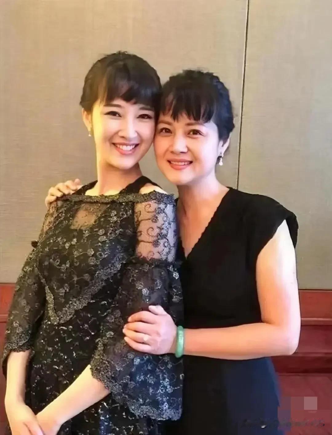 她是星二代，原来还是如萍的闺女，难怪这颜值这么高，演美女总是那么自然，真是羡慕啊