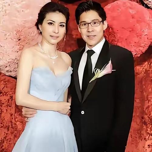 不得不说，郭晶晶这哪是嫁入豪门，分明是双向奔赴的家国情怀！霍家三代从霍英东到霍启