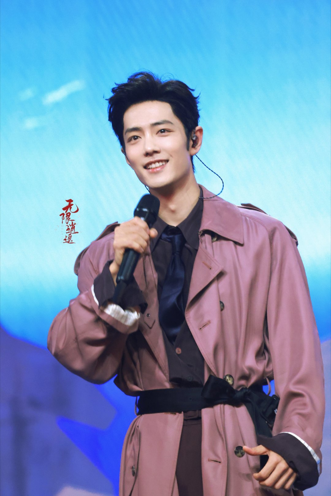 肖战壁纸肖战 肖战﻿肖战我喜欢你 🐱猫咪在落叶里打滚儿，晚霞铺满天空，风把思念