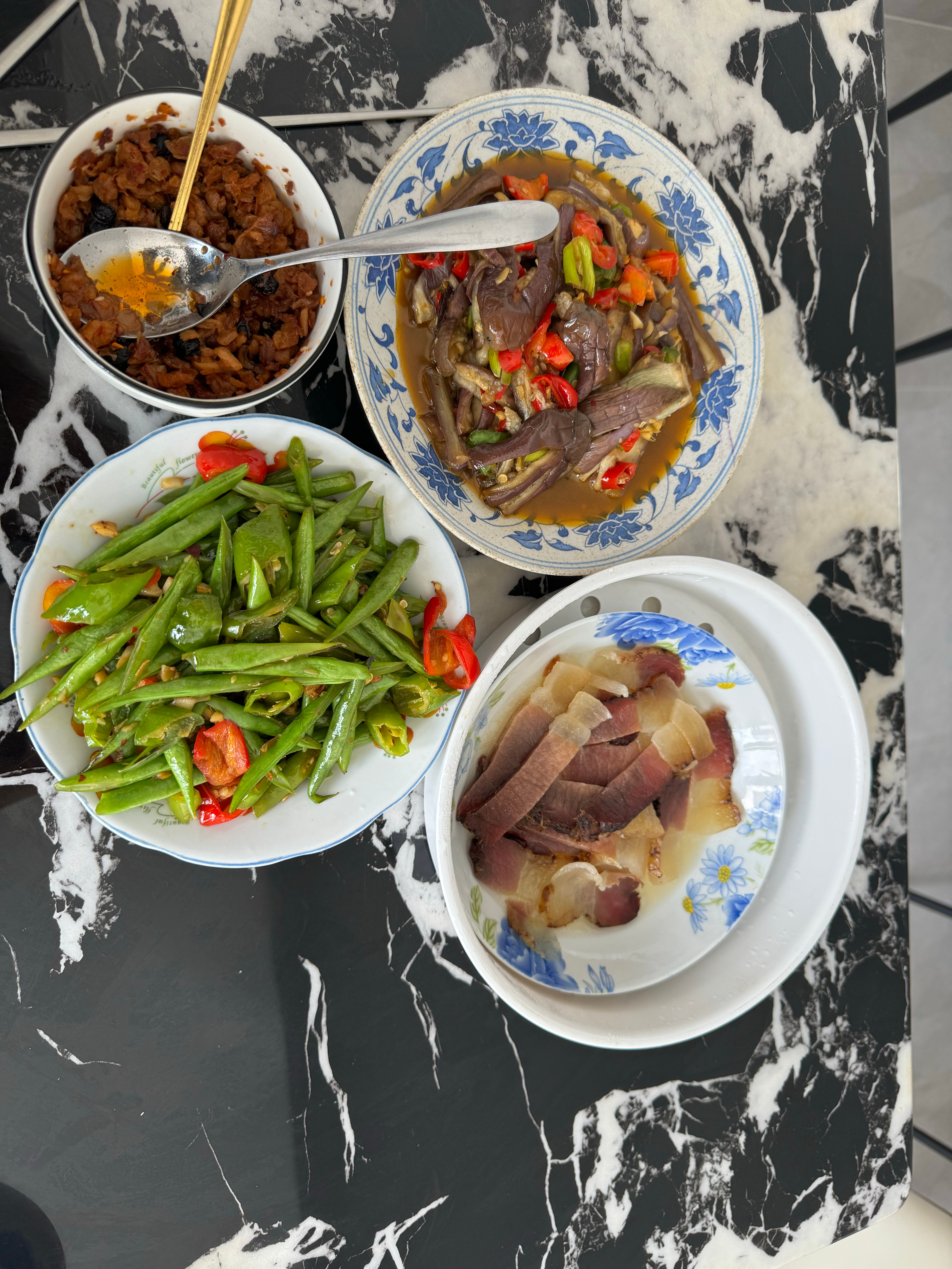 我们的中餐[嘻嘻] ​​​