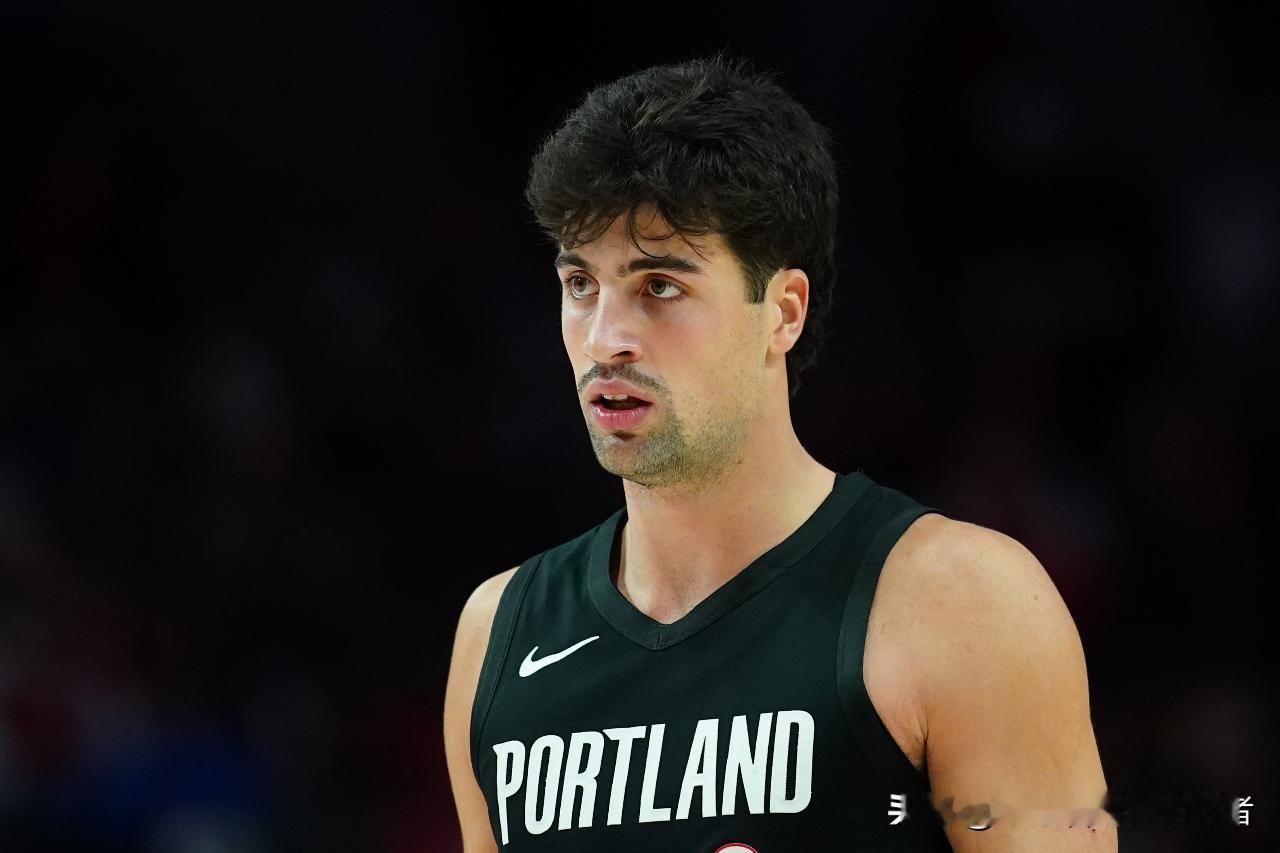 本赛季的开拓者当家球星阿夫迪亚，有望入选全明星，理由如下：
 
上赛季：
场均1