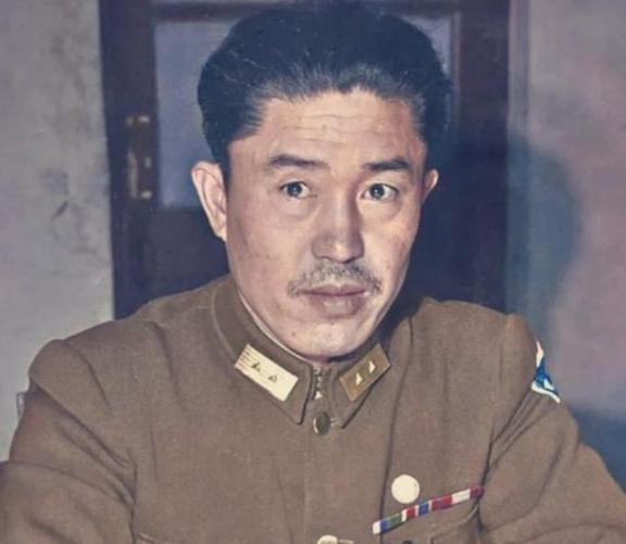 1983年，郑洞国的前妻想复婚，郑洞国的子孙都同意，但郑洞国却摇头拒绝：“她来了