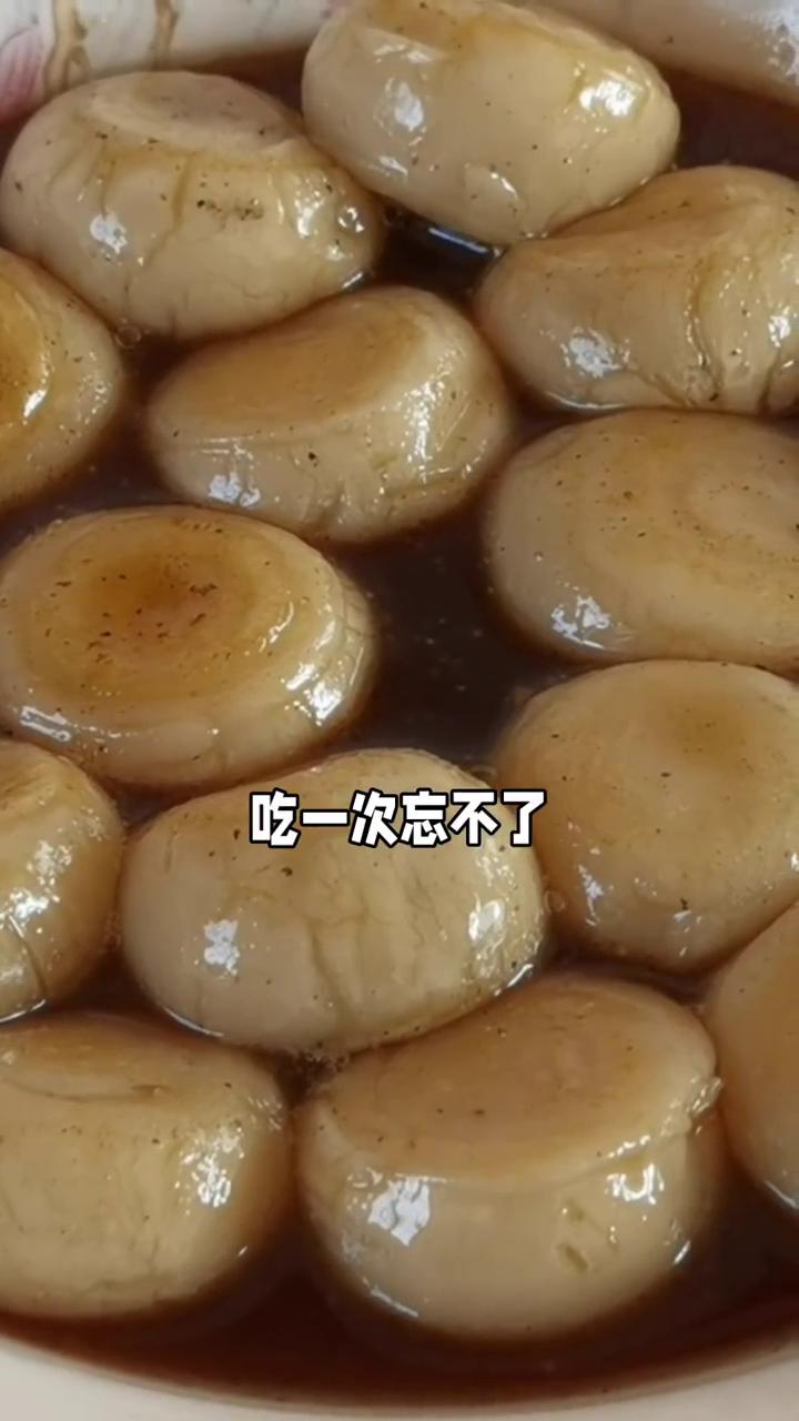 汤圆别再煮着吃了，试试这个新做法，做法简单，软糯香甜，吃一次忘不了。
·首先平底