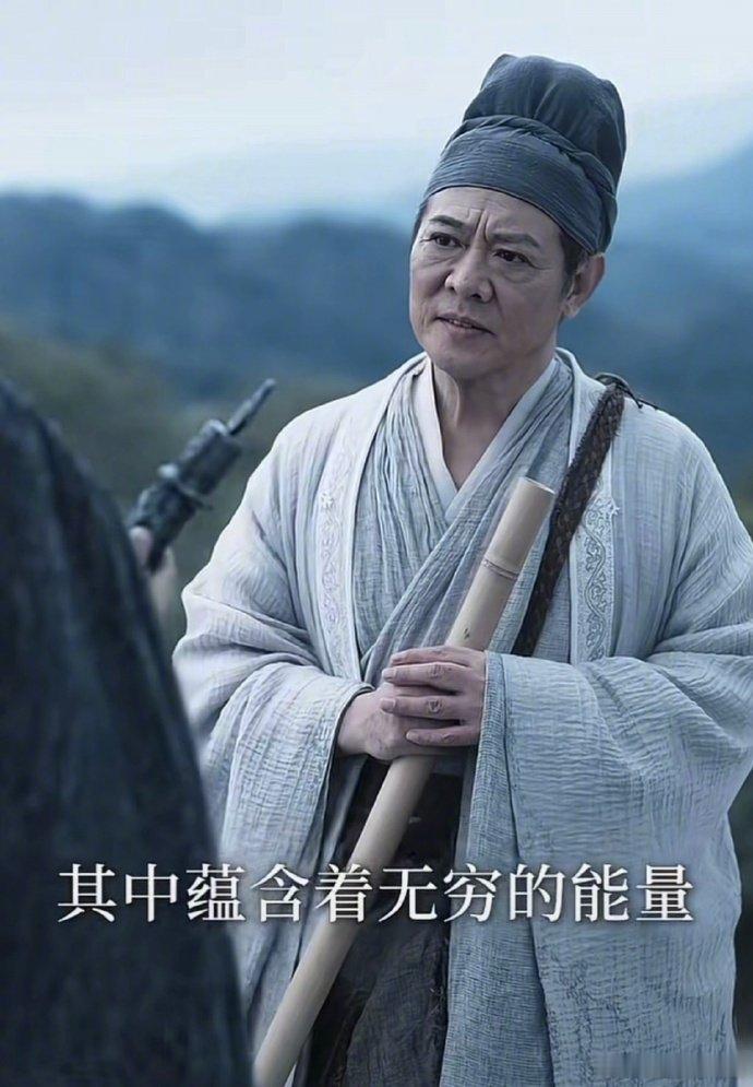 李连杰活得好通透 谈吐间满是阅历与感悟，不被世俗追求束缚，坦然接纳身体的自然变化