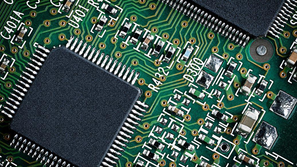 不少人聊起芯片，张口就是中国落后美国十年，这话在几年前或许有人信，现在还这么说，