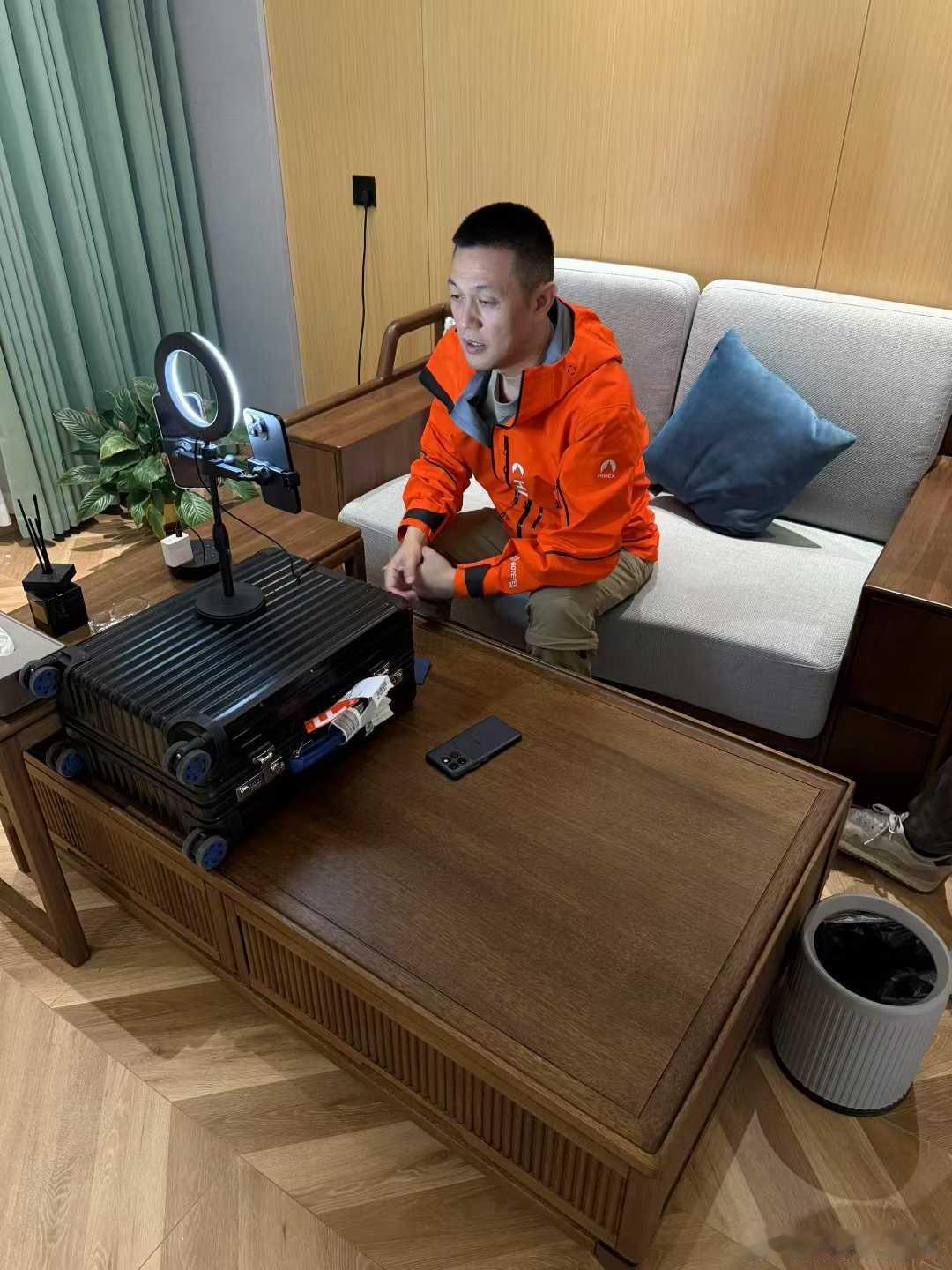 看了斌哥的直播设备，对比一下直播效果，感觉就还是真实重要李斌 ​​​