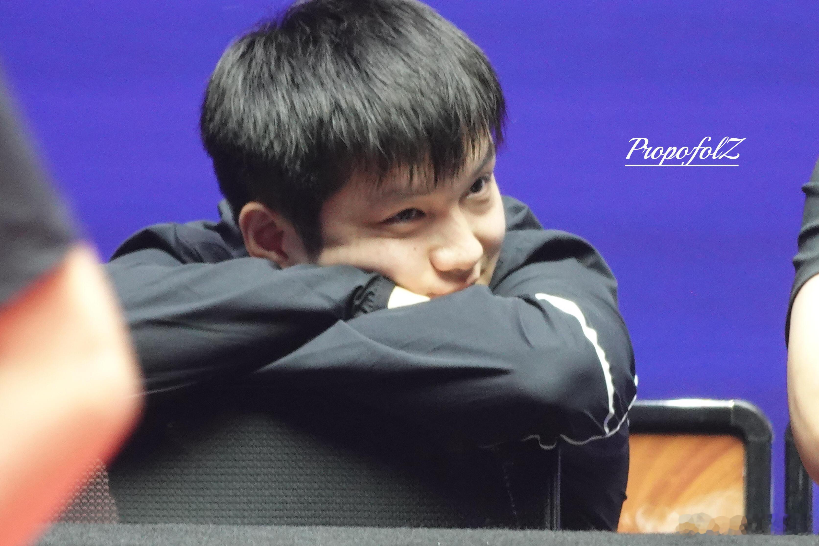 一人一张运动员反差神图微博热点趋势报告这反差绝了！赛场上小胖那是“暴力熊猫”，球