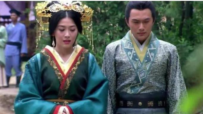 公元前115年，32岁的卫青迎娶43岁的寡妇平阳公主为妻。新婚夜，宾客散去，卫青