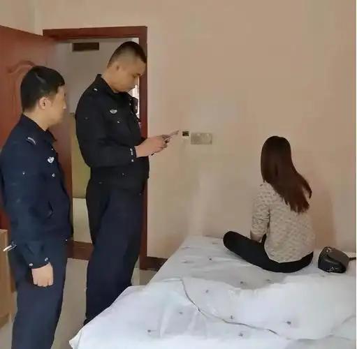 离谱至极！一男子与一女子约定了150元，换一次发生关系，没想到，男子办完事后嫌服
