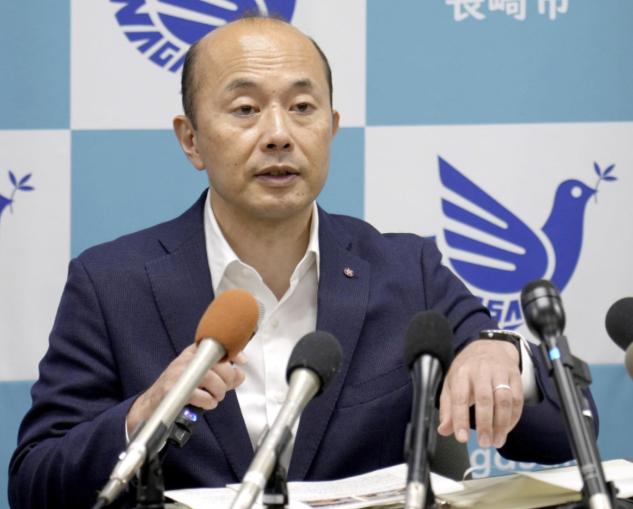 太勇了！长崎市长当着高市早苗的面说真话！直接点名原子弹是美国扔的，气得台当局跳脚