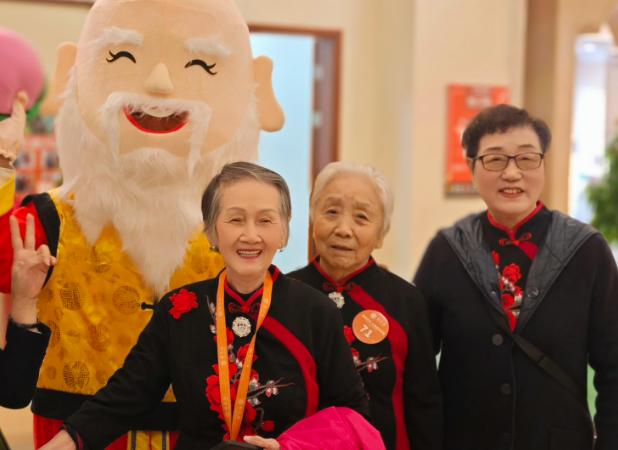 广东65岁老人福利大起底：不发现金?这些“隐形红包”更值钱!

广东的敬老政策就