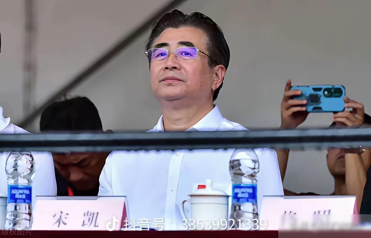 足球小将夺冠，足协官方视而不见，气量太小。
这帮中国孩子，据报道在意大利SIGI