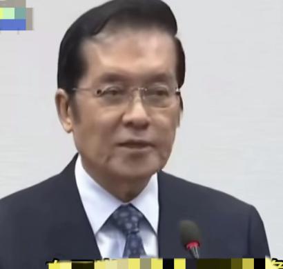 国民党副主席张荣恭当众“打了”赵少康的脸，由于赵少康在其节目中抱怨，气呼呼的说，