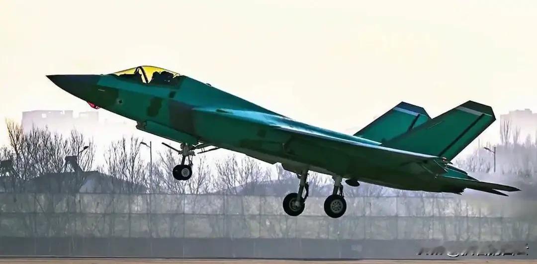 歼-35“下饺子”模式开启！年产100架，全球五代机格局要变天？

新年新气象，