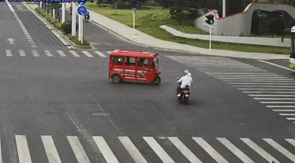 为什么老头乐这种明显违法的车上路不会被查？
 
问题就出在没有针对老头乐的处罚措