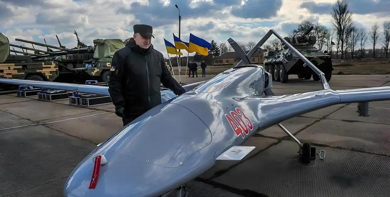 遍地中国无人机残骸？别急下结论，真相在定位战术与成本

战场上一抬头，碎片一地，