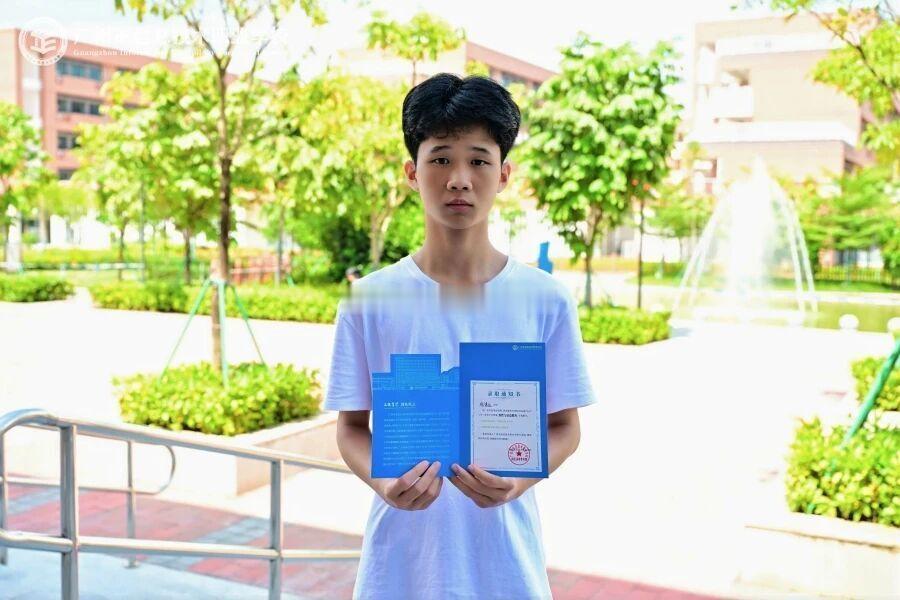 中考699分弃重点高中选中职 职业教育打破刻板印象广州15岁考生林崇远刷屏全网：